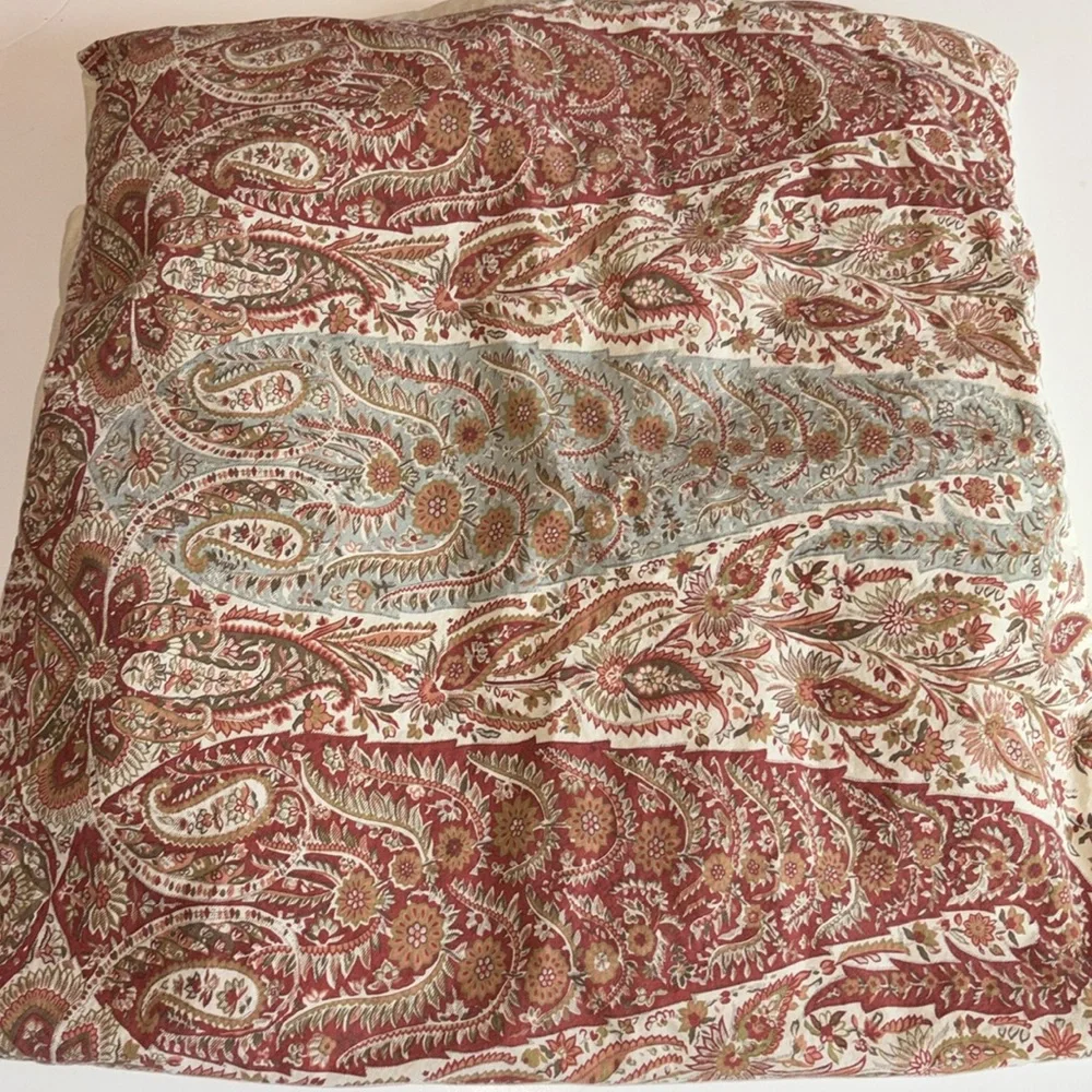 Pottery Barn FULL/QUEEN DUVET PAISLEY RED CREAM AND BLUE 2 Euro Shams